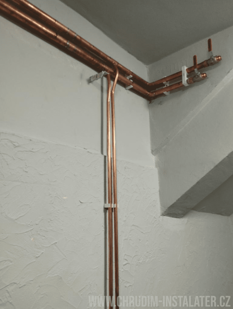 Instalatérství Chrudim | Nikola Pelikán Rozvody topení při realizaci v domě. Kontakt - 777 226 325 | Chrudim-Instalater.cz